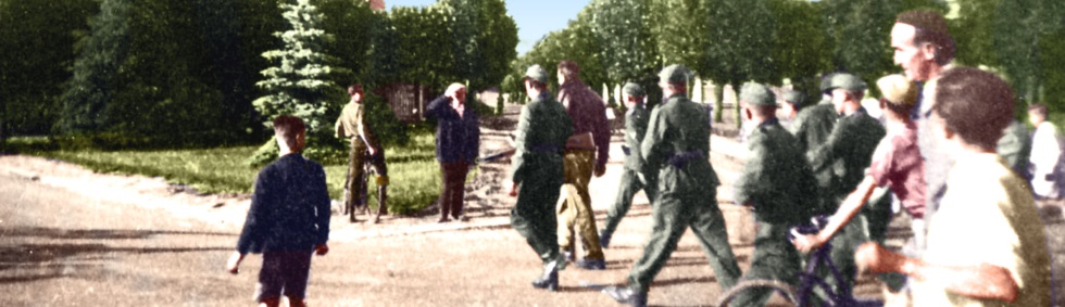 Soldats allemands emmenant un prisonnier américain